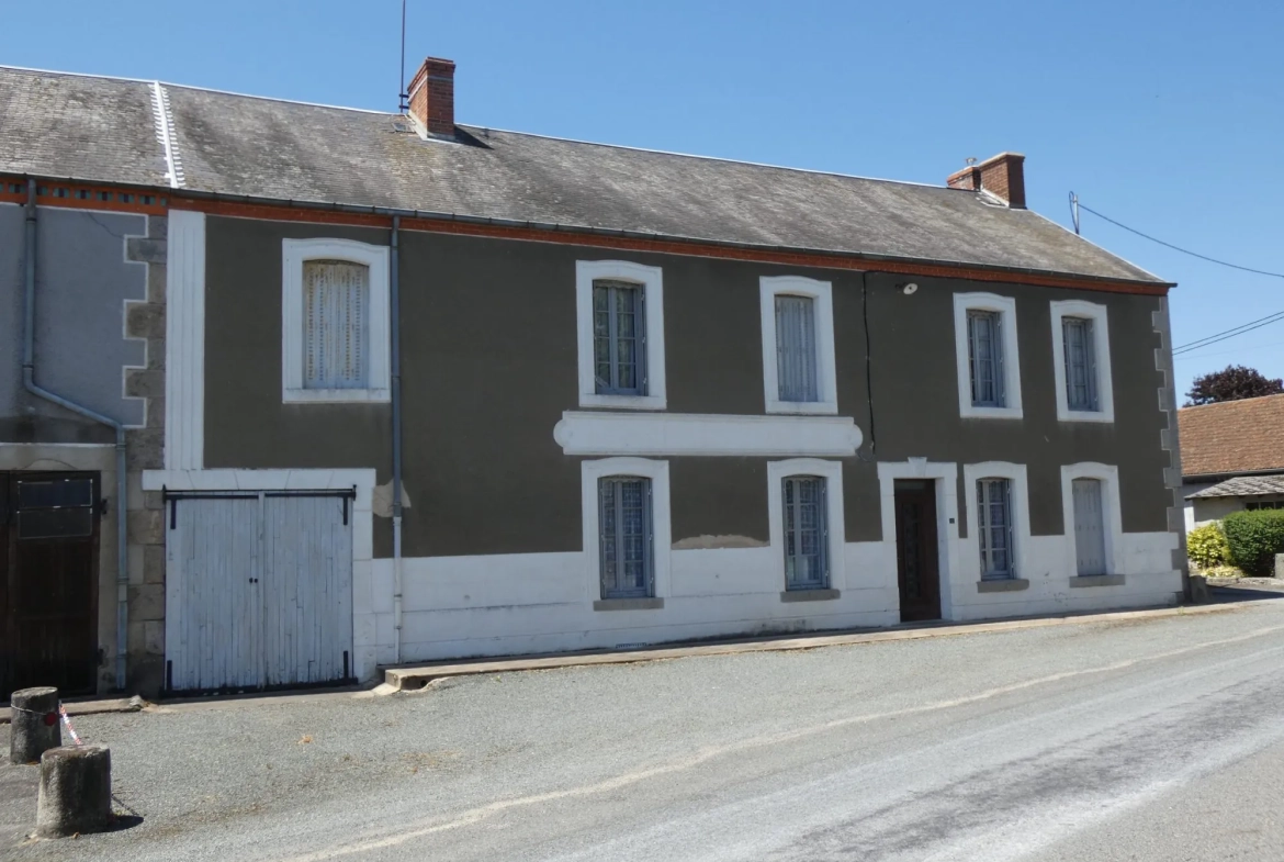 Grande maison avec plusieurs granges, cour et jardin à Jarnages 