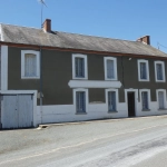 Grande maison avec plusieurs granges, cour et jardin à Jarnages