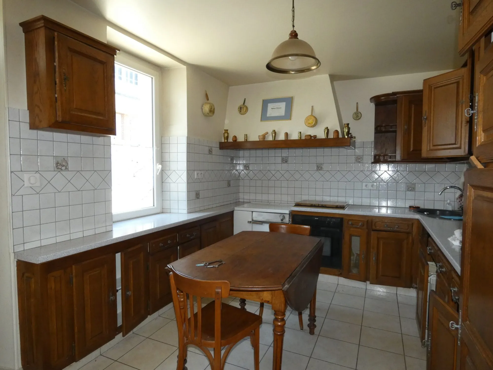 Grande maison avec plusieurs granges, cour et jardin à Jarnages 