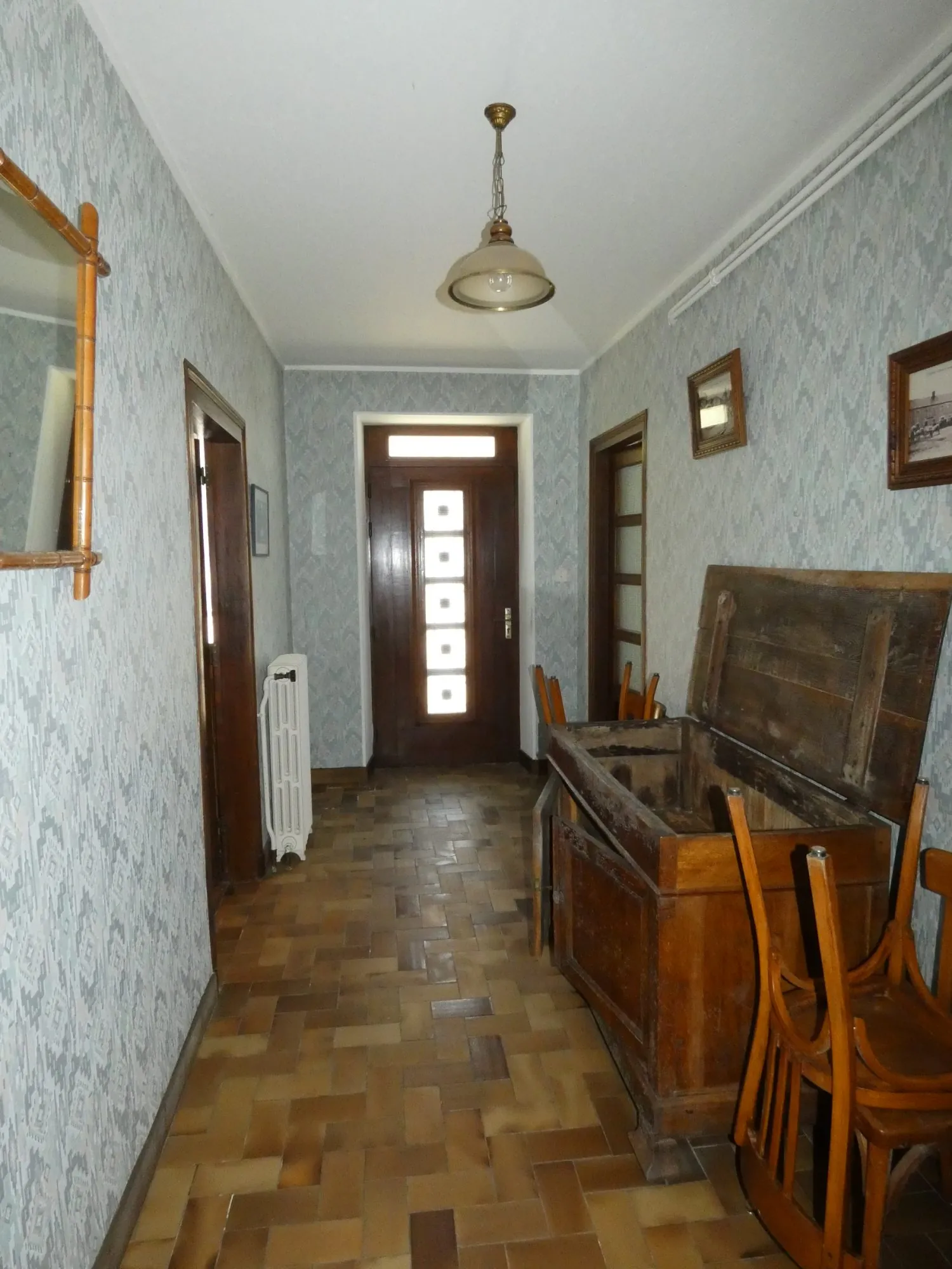 Grande maison avec plusieurs granges, cour et jardin à Jarnages 