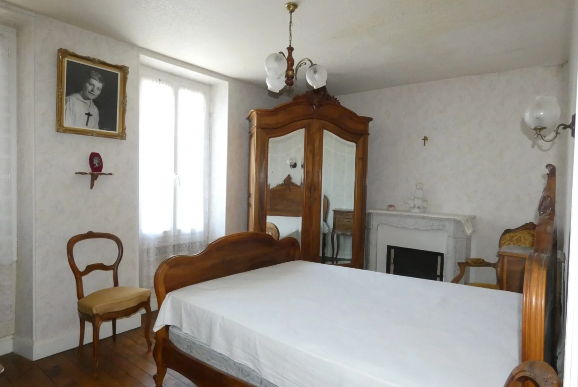Grande maison avec plusieurs granges, cour et jardin à Jarnages 