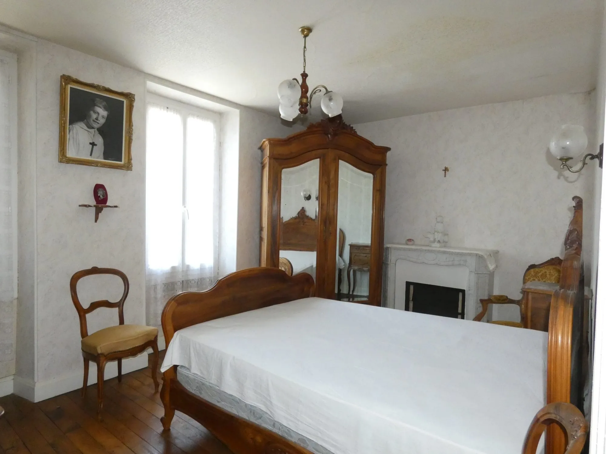 Grande maison avec plusieurs granges, cour et jardin à Jarnages 