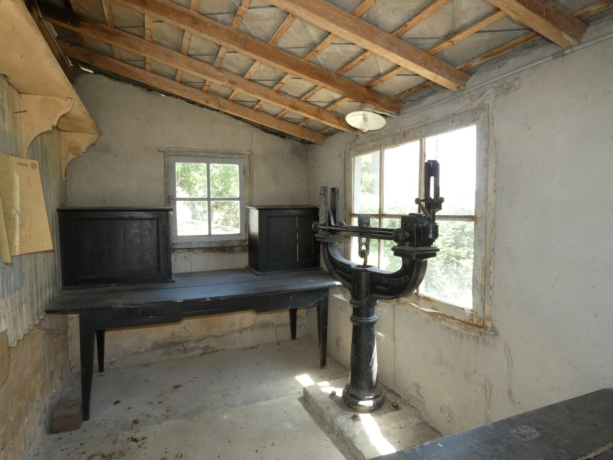 Grande maison avec plusieurs granges, cour et jardin à Jarnages 