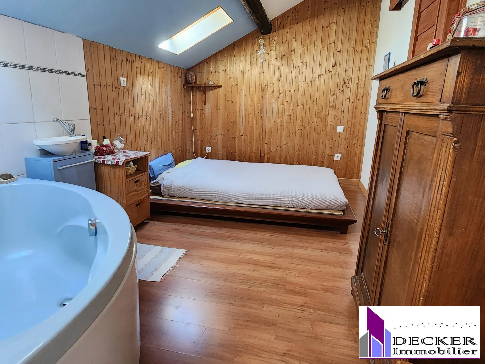 Maison rénovée de 121 m² avec dépendances et jardin à Schmittviller (57) 