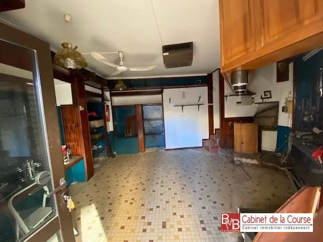 Local commercial à rénover de 66 m² en centre-ville de Saint-André-de-Cubzac avec fort potentiel 