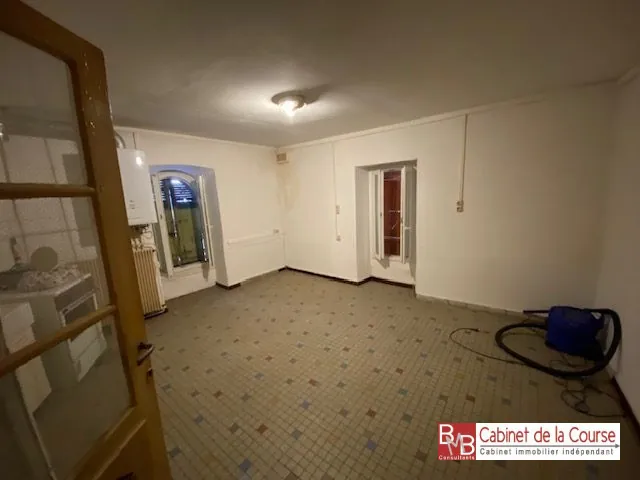 Local commercial à rénover de 66 m² en centre-ville de Saint-André-de-Cubzac avec fort potentiel 