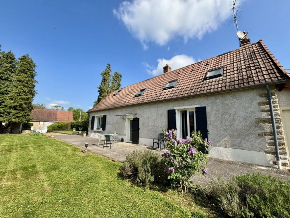 À vendre longue longère de 105 m² avec terrain à Saint-Benin-d'Azy