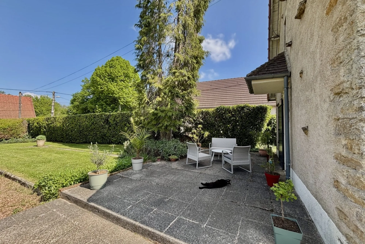 À vendre longue longère de 105 m² avec terrain à Saint-Benin-d'Azy 