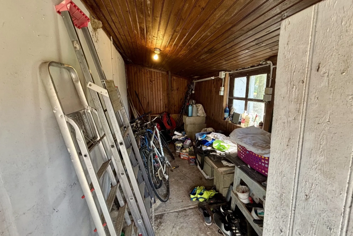 À vendre longue longère de 105 m² avec terrain à Saint-Benin-d'Azy 