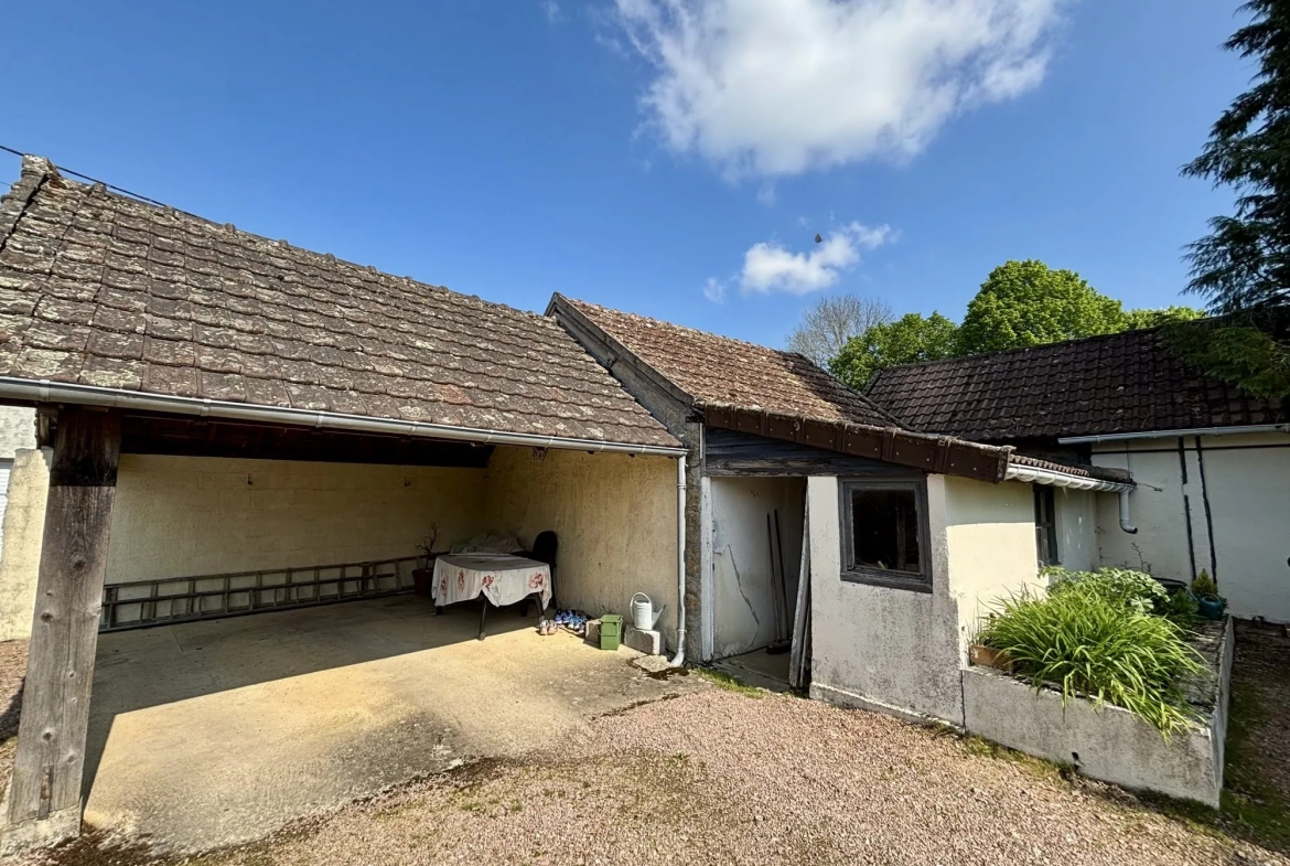 À vendre longue longère de 105 m² avec terrain à Saint-Benin-d'Azy 