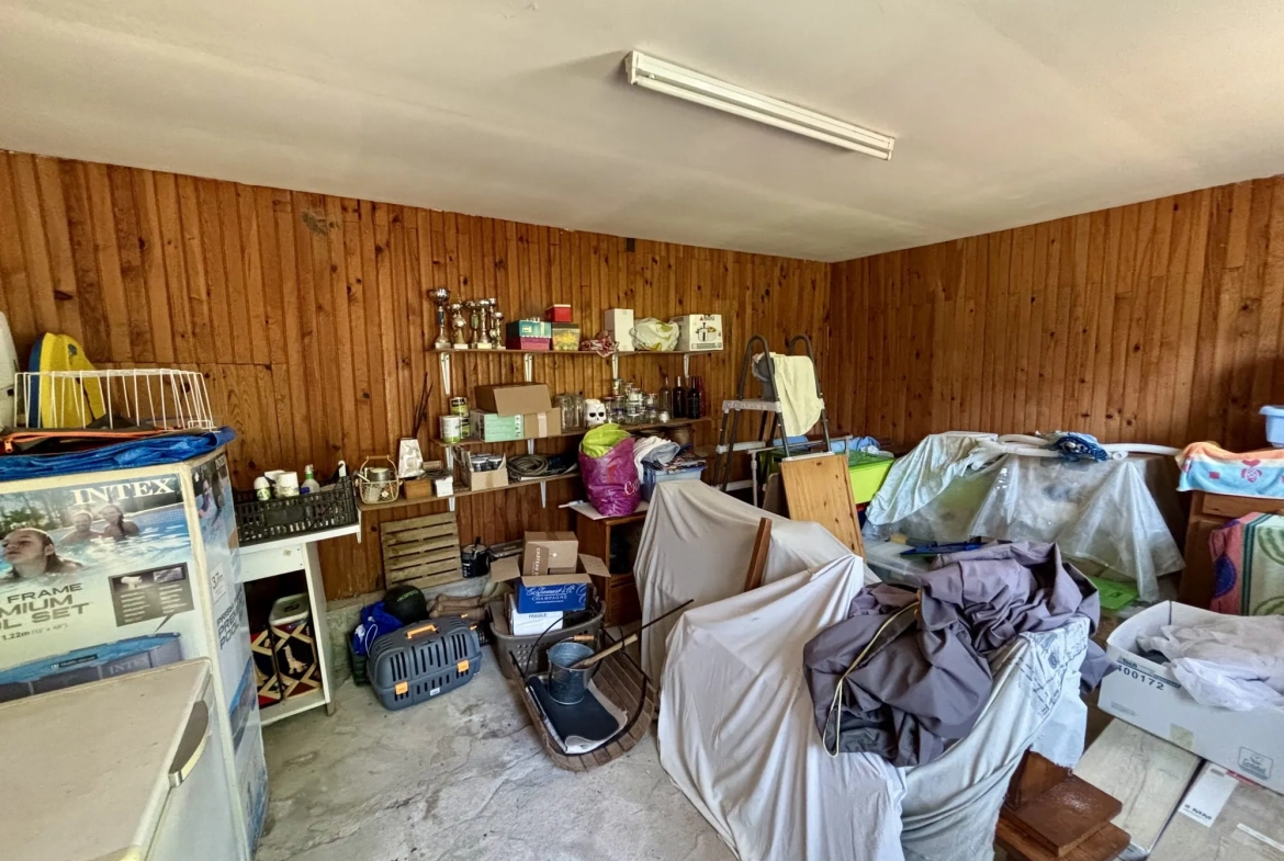 À vendre longue longère de 105 m² avec terrain à Saint-Benin-d'Azy 