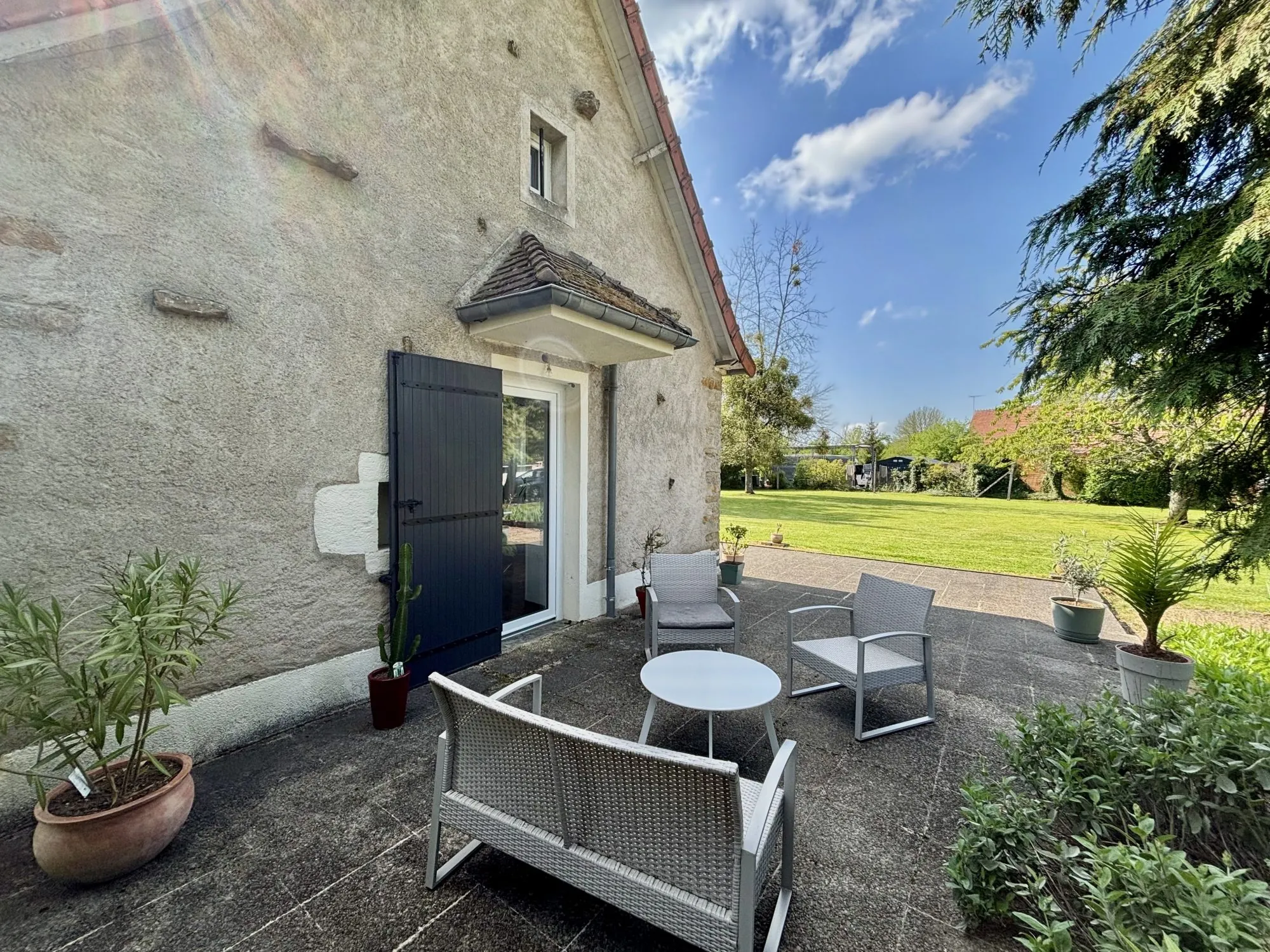 À vendre longue longère de 105 m² avec terrain à Saint-Benin-d'Azy 