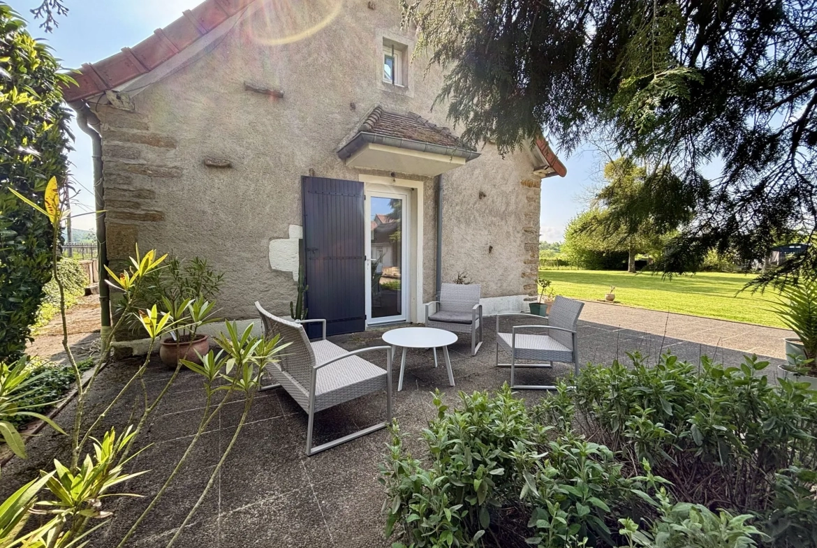 À vendre longue longère de 105 m² avec terrain à Saint-Benin-d'Azy 