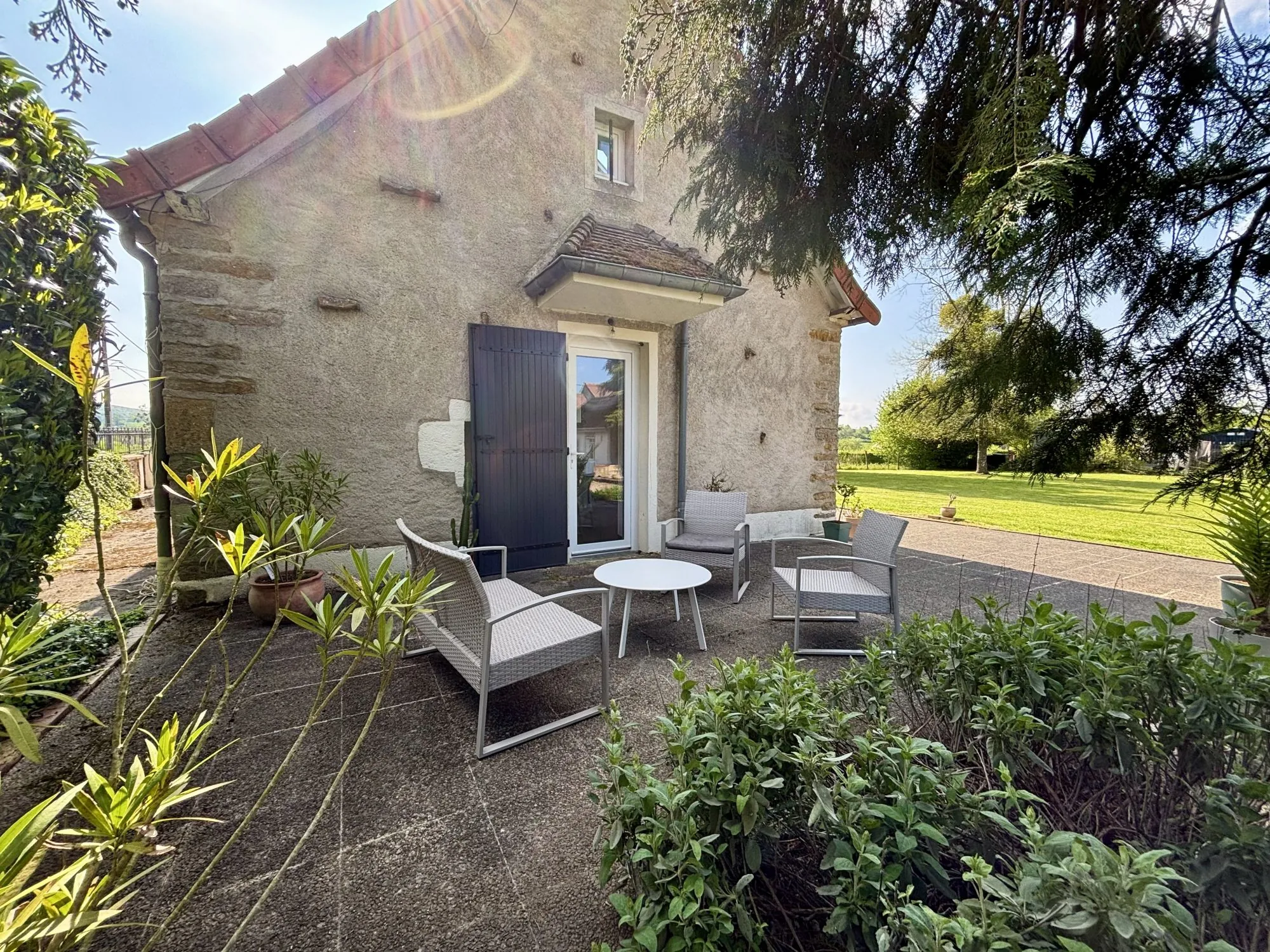 À vendre longue longère de 105 m² avec terrain à Saint-Benin-d'Azy 