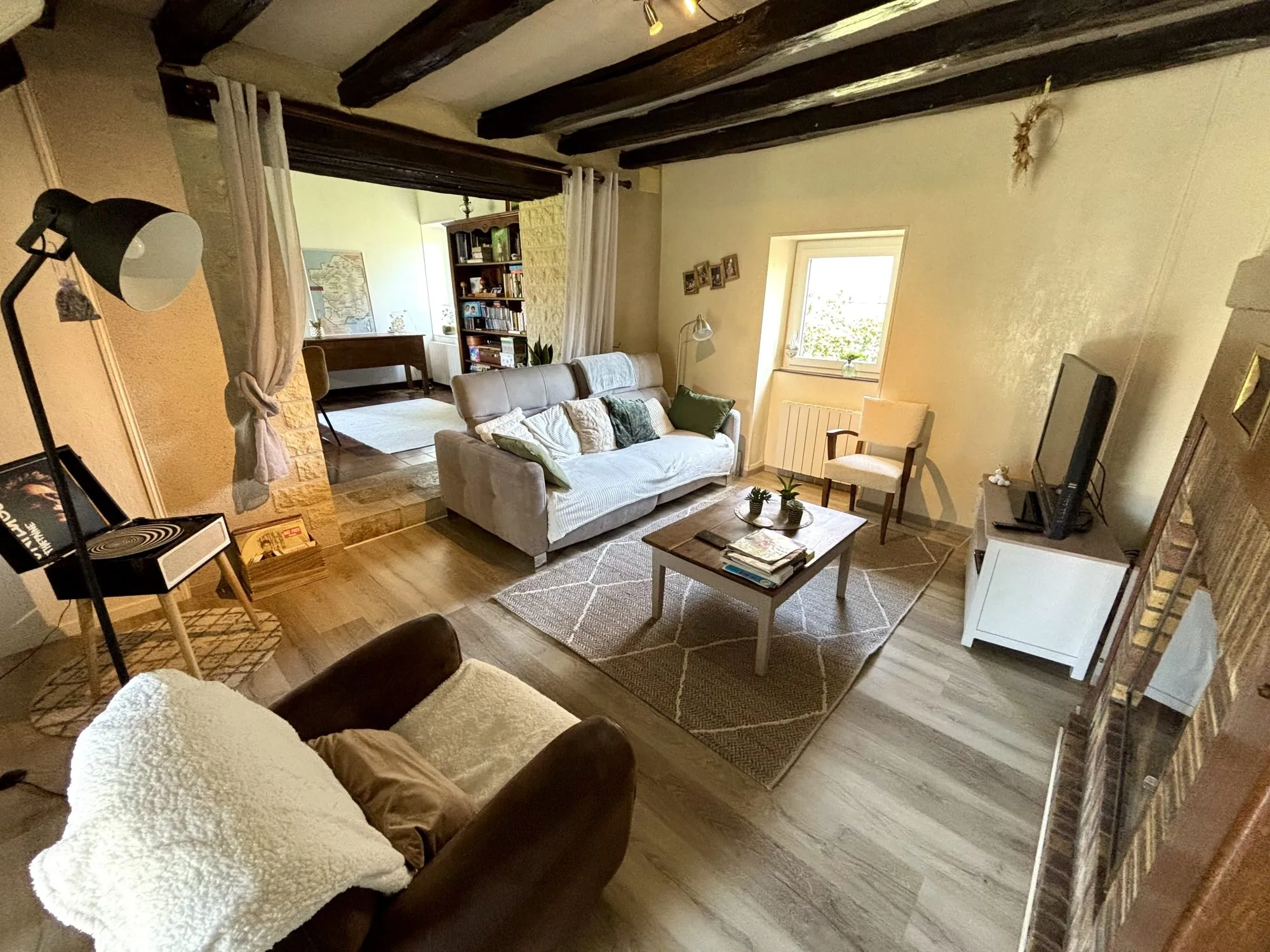 À vendre longue longère de 105 m² avec terrain à Saint-Benin-d'Azy 