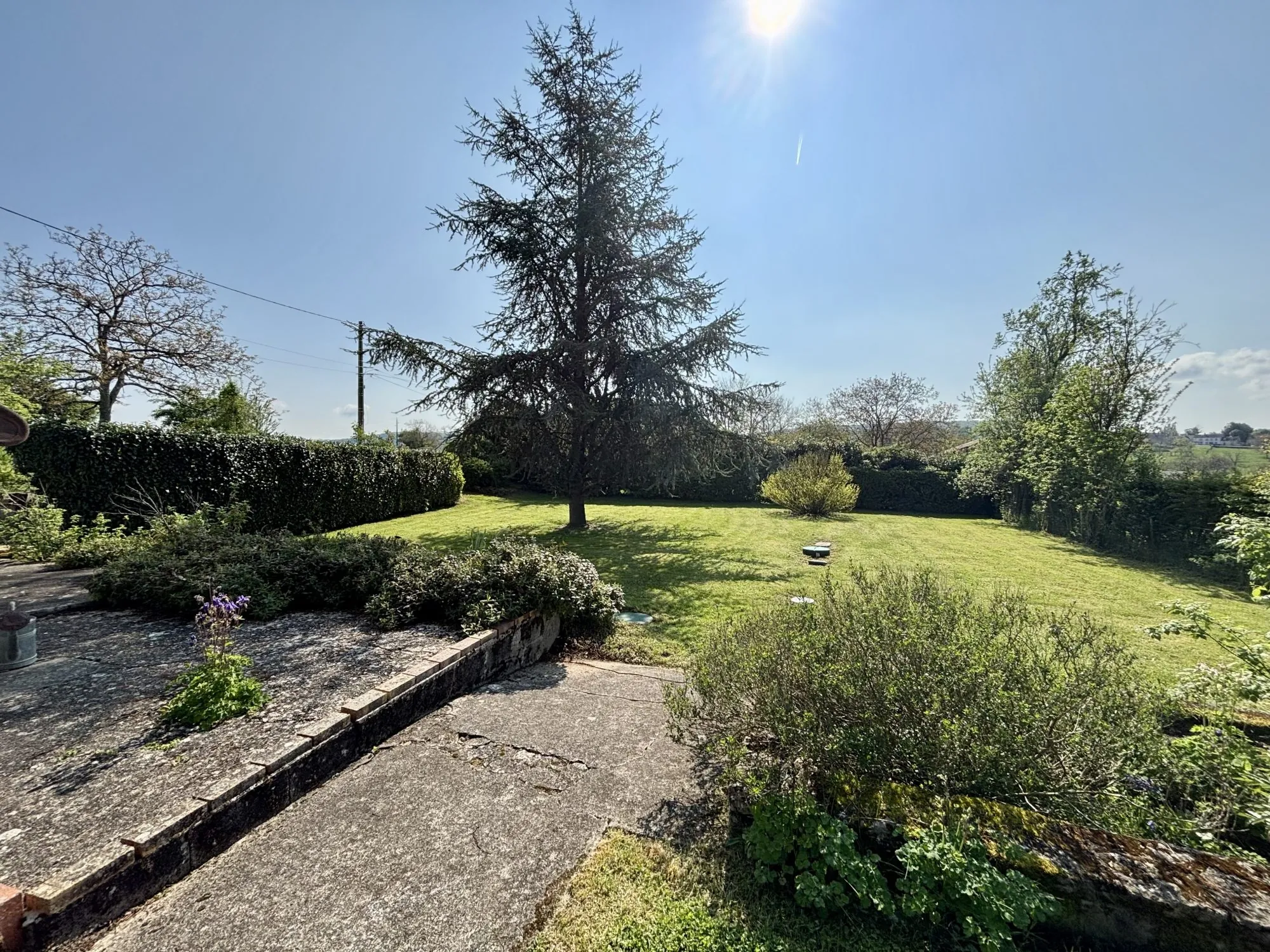 À vendre longue longère de 105 m² avec terrain à Saint-Benin-d'Azy 