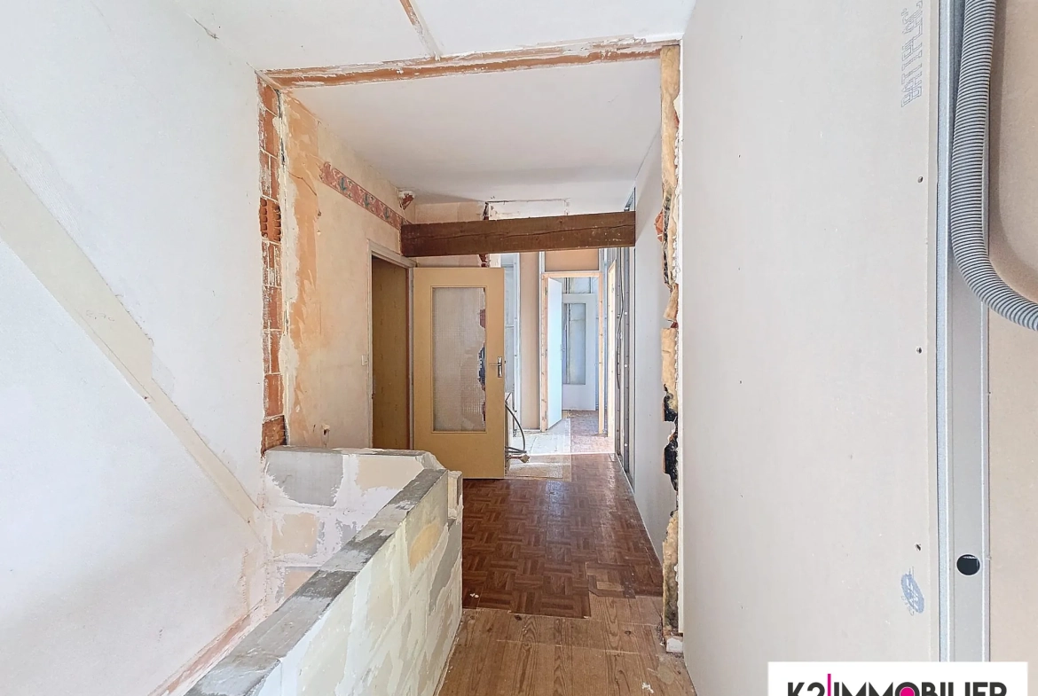 Appartement T3/4 à vendre à Privas avec jardin de 500 m² et fort potentiel 