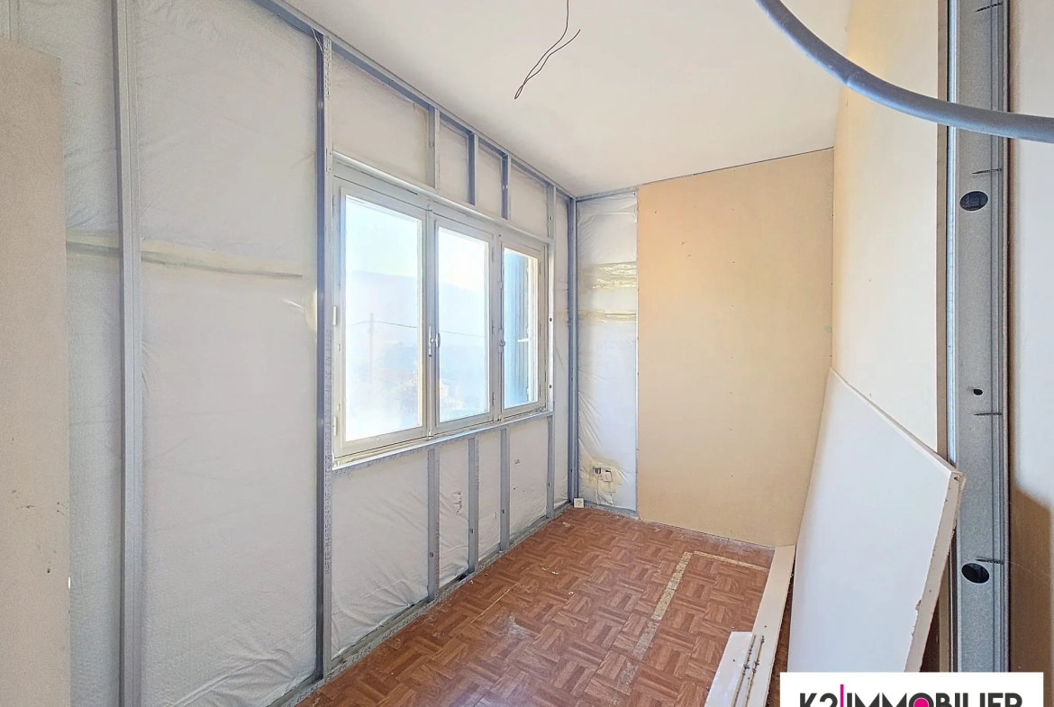 Appartement T3/4 à vendre à Privas avec jardin de 500 m² et fort potentiel 