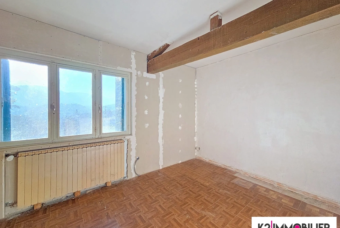 Appartement T3/4 à vendre à Privas avec jardin de 500 m² et fort potentiel 