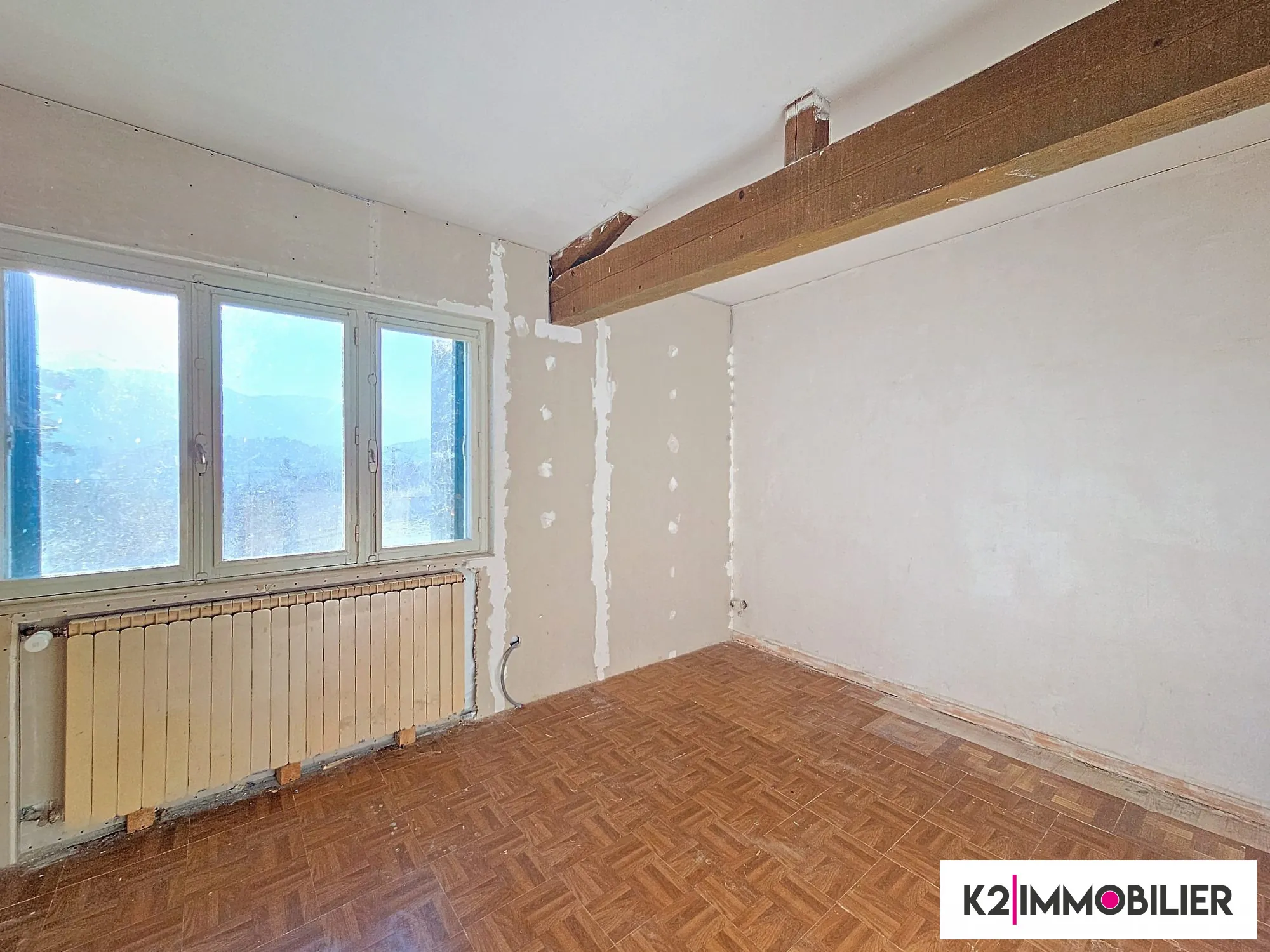 Appartement T3/4 à vendre à Privas avec jardin de 500 m² et fort potentiel 