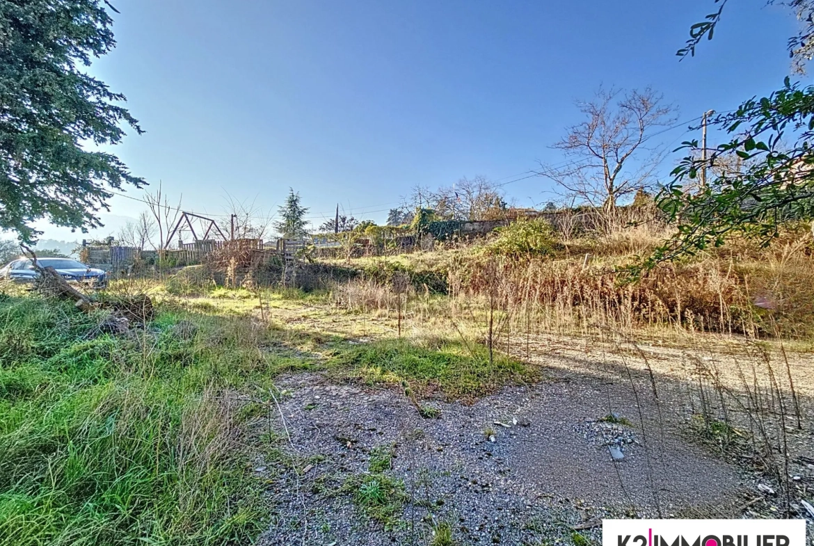 Appartement T3/4 à vendre à Privas avec jardin de 500 m² et fort potentiel 