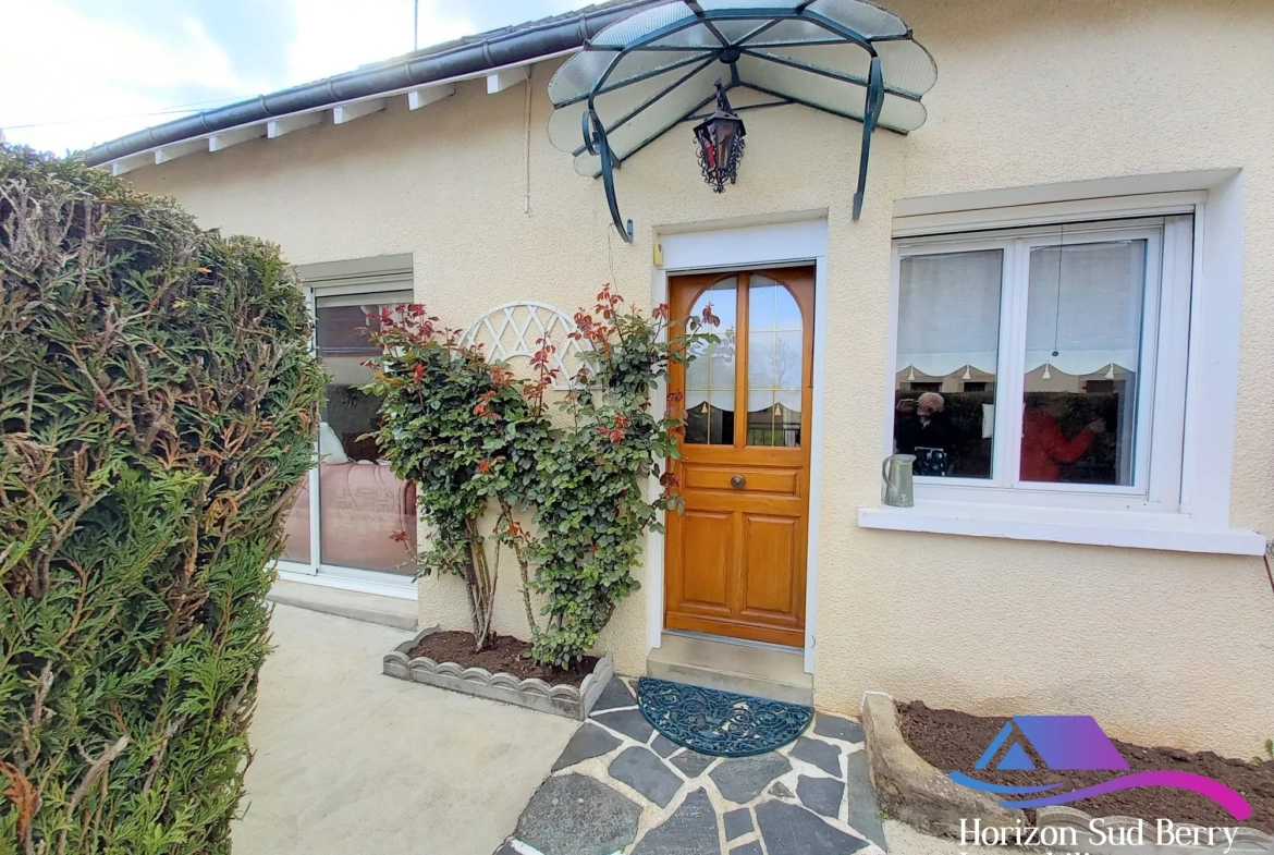 Entrée Maison rénovée avec jardin et garage dans le Sud du Berry 