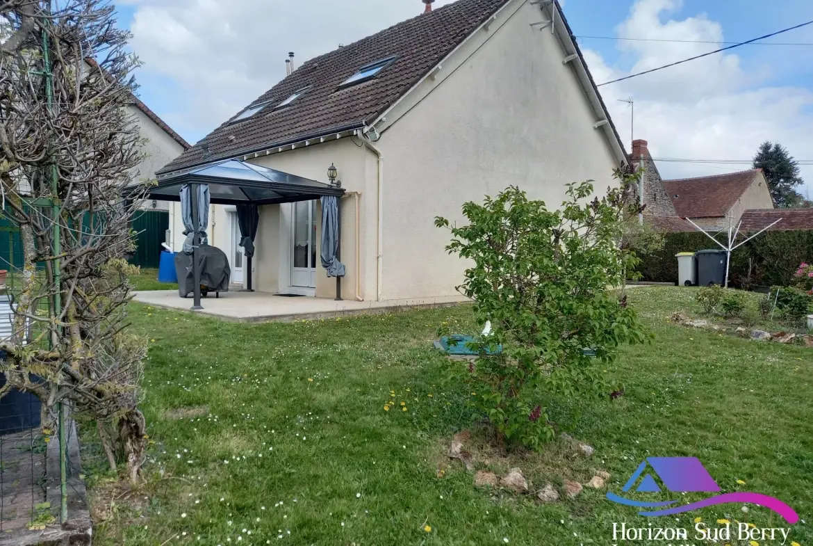 facade arrière Maison rénovée avec jardin et garage dans le Sud du Berry 