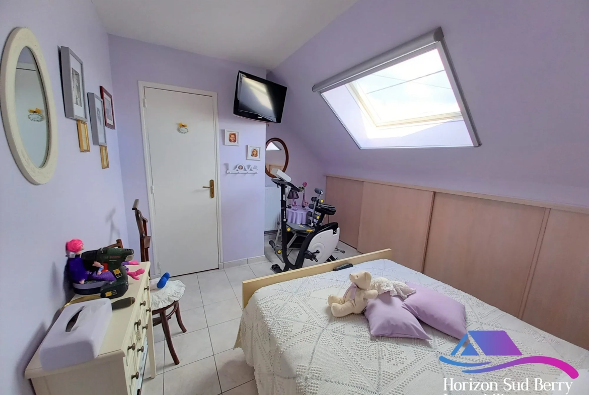 chambre 1 Maison rénovée avec jardin et garage dans le Sud du Berry 