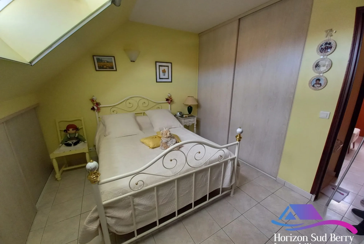 chambre 2 Maison rénovée avec jardin et garage dans le Sud du Berry 