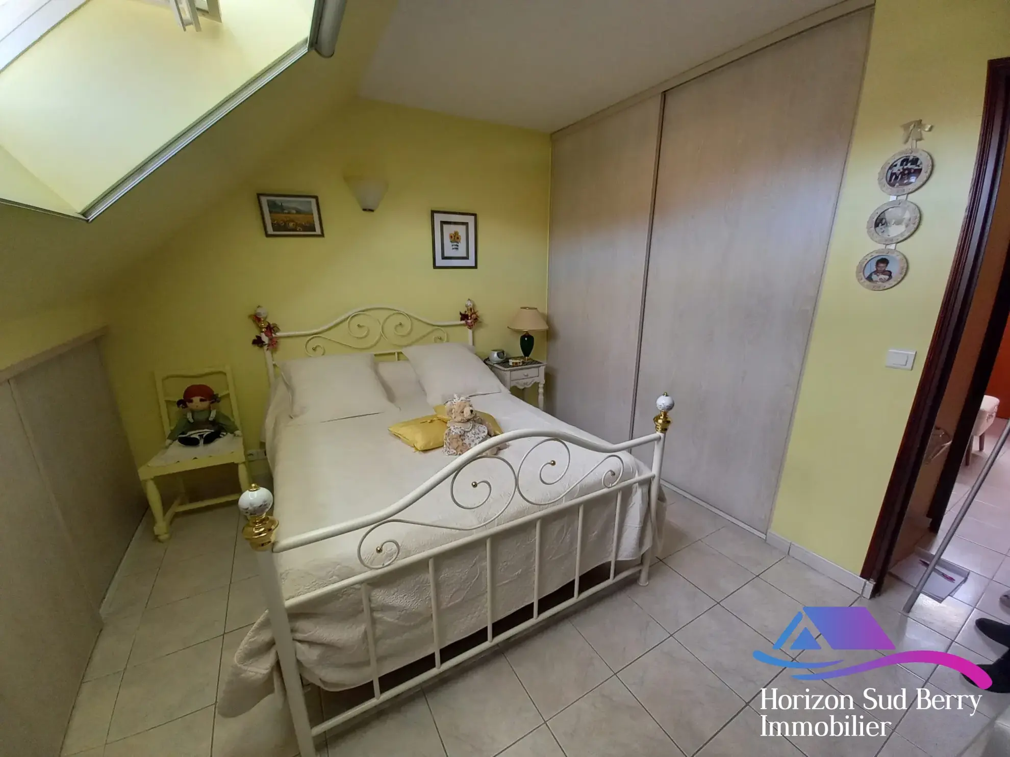 chambre 2 Maison rénovée avec jardin et garage dans le Sud du Berry 