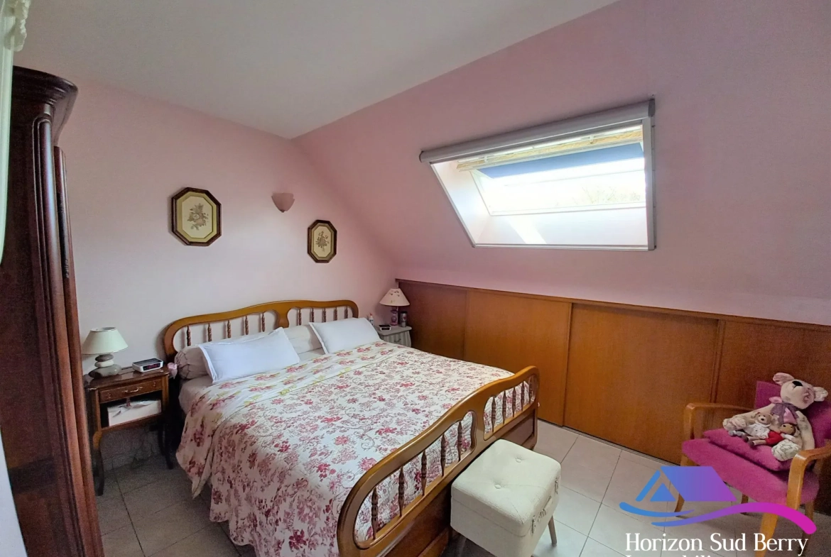 chambre 3 Maison rénovée avec jardin et garage dans le Sud du Berry 