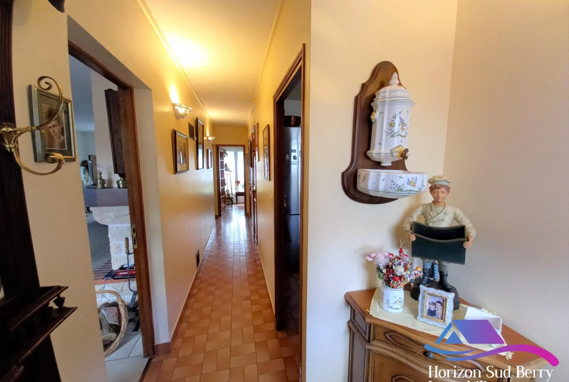 couloir Maison rénovée avec jardin et garage dans le Sud du Berry 