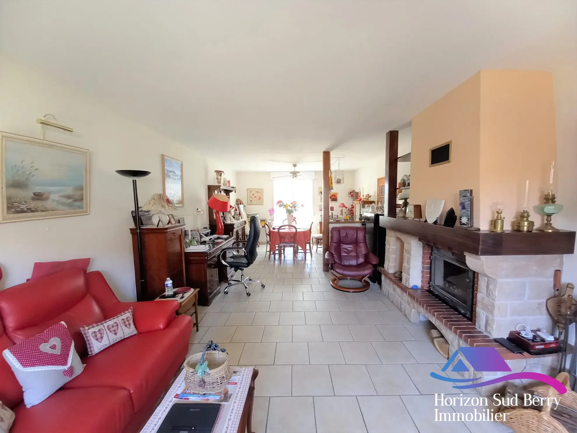 salon séjour Maison rénovée avec jardin et garage dans le Sud du Berry 
