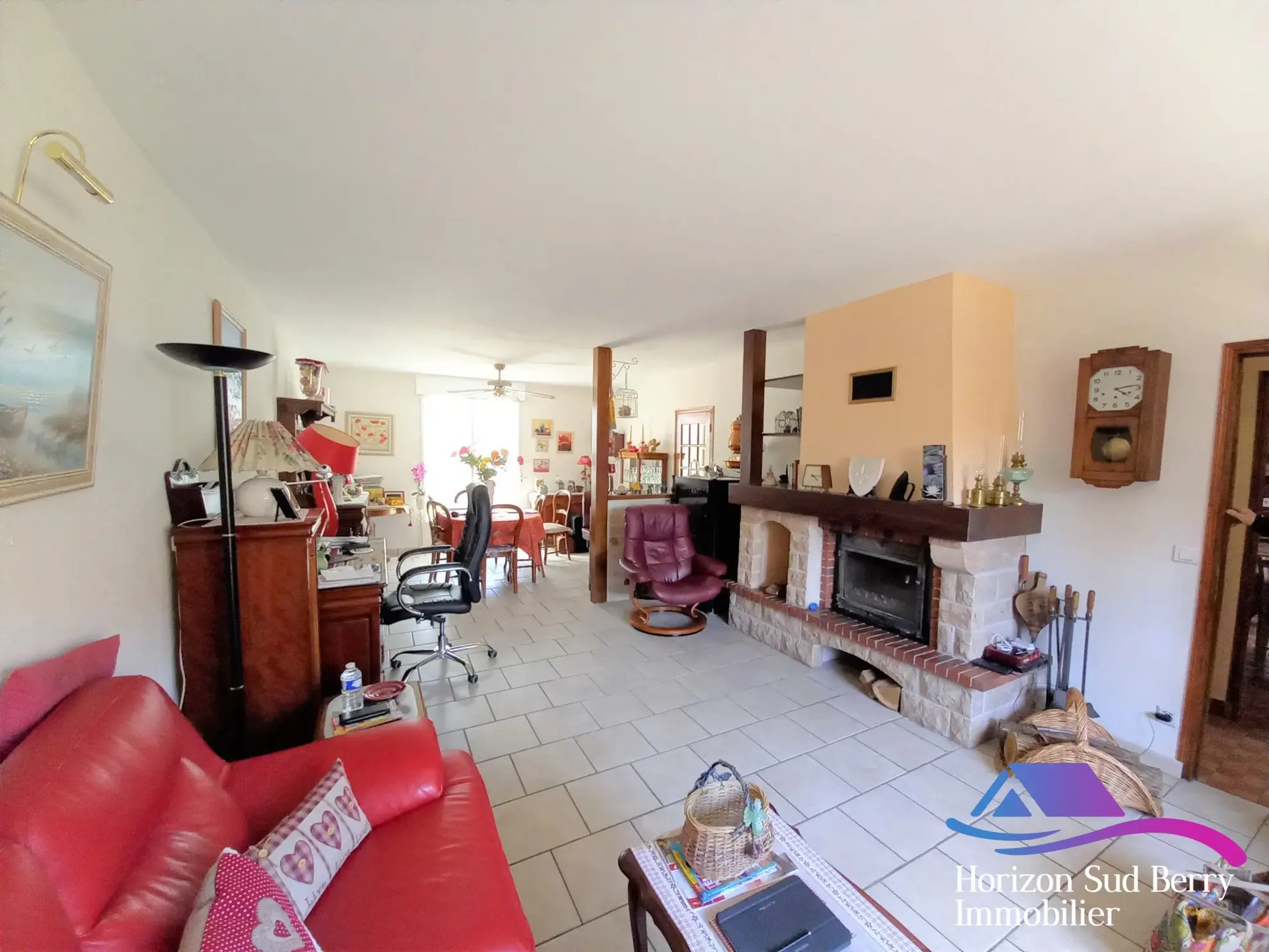 salon séjour Maison rénovée avec jardin et garage dans le Sud du Berry 