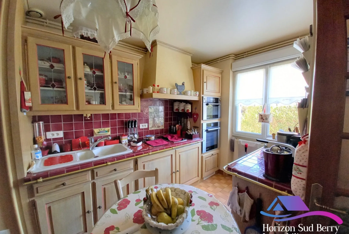 cuisine Maison rénovée avec jardin et garage dans le Sud du Berry 