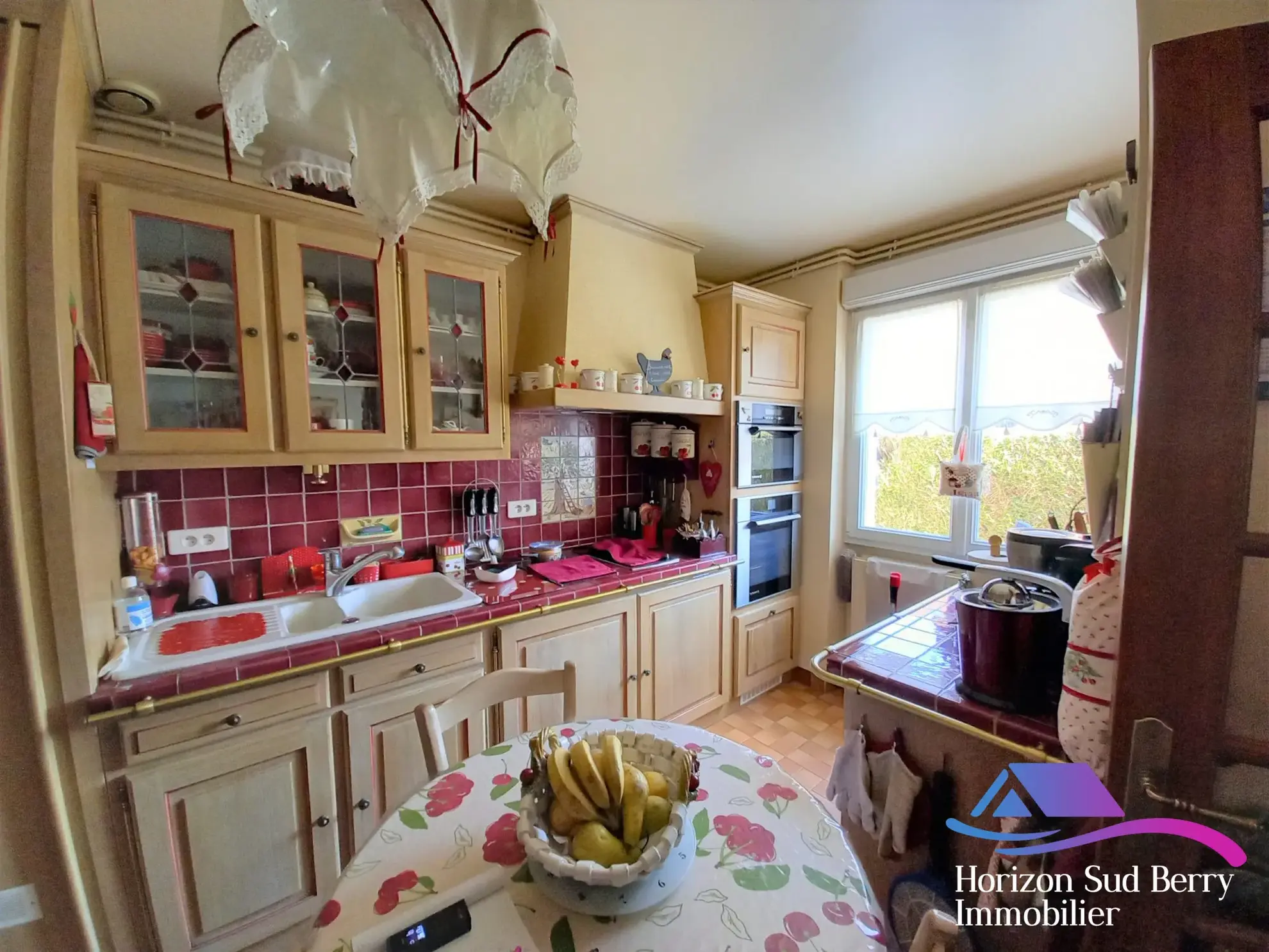 cuisine Maison rénovée avec jardin et garage dans le Sud du Berry 