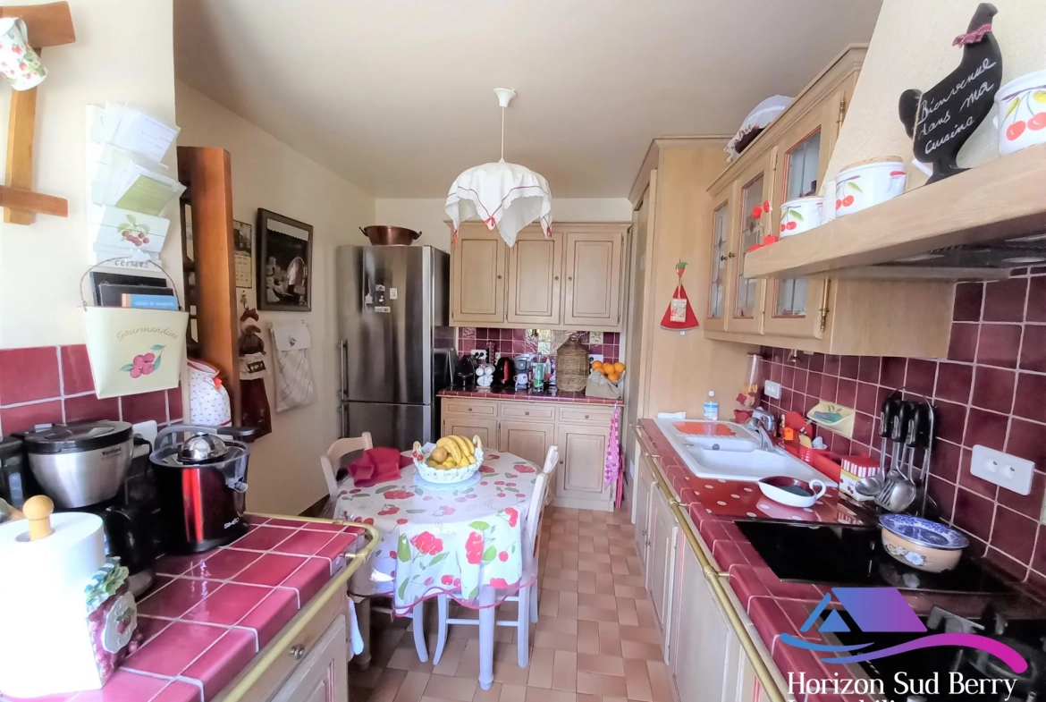 Cuisine Maison rénovée avec jardin et garage dans le Sud du Berry 