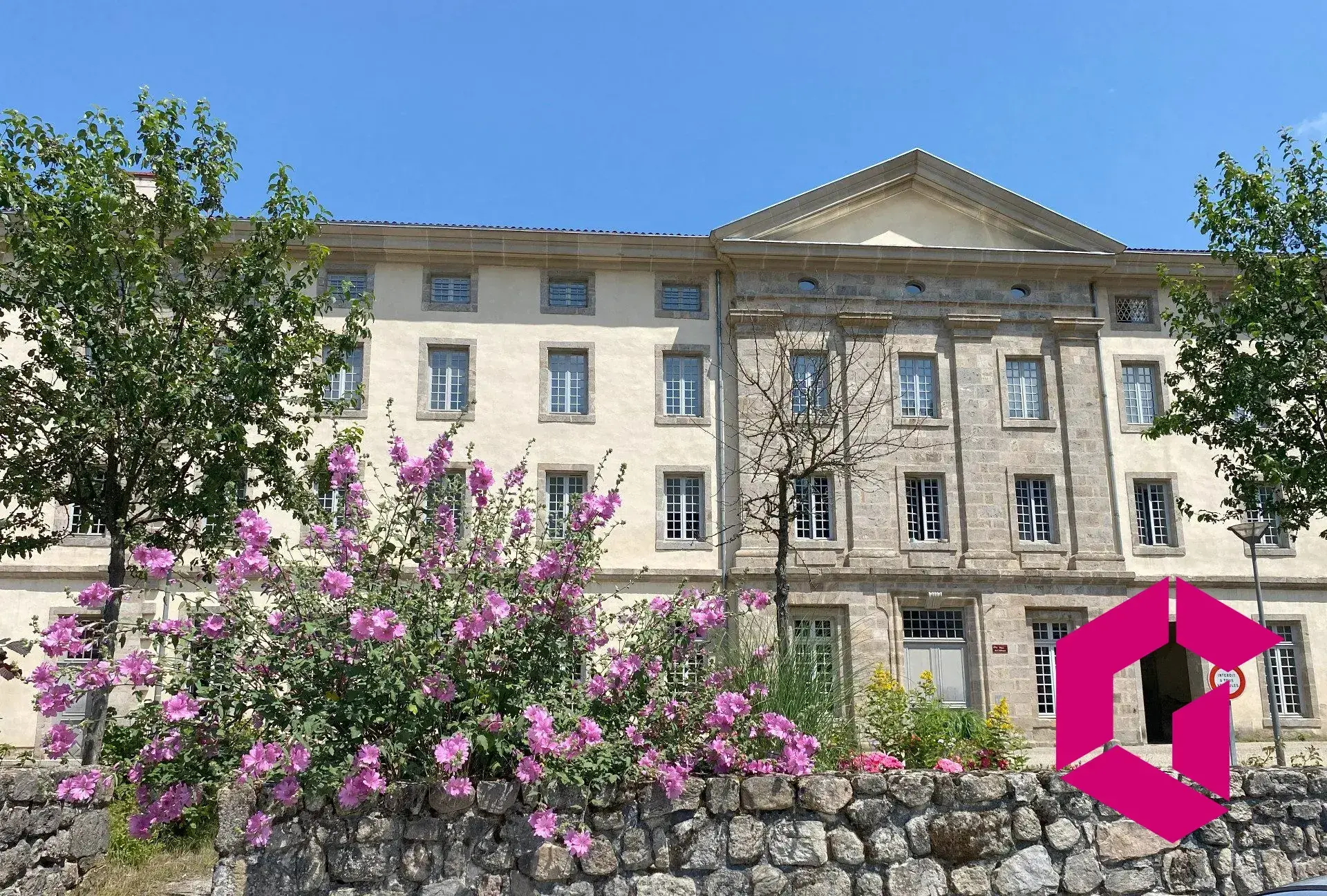 Appartement spacieux avec mezzanine au cœur de l'Abbaye Cistercienne 