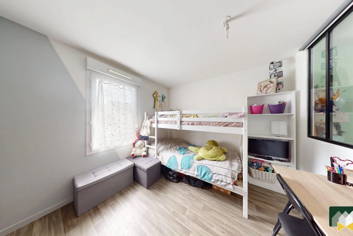 Chambre 1  Appartement duplex avec jardin et terrasse à Chartres – Logement 3 pièces 