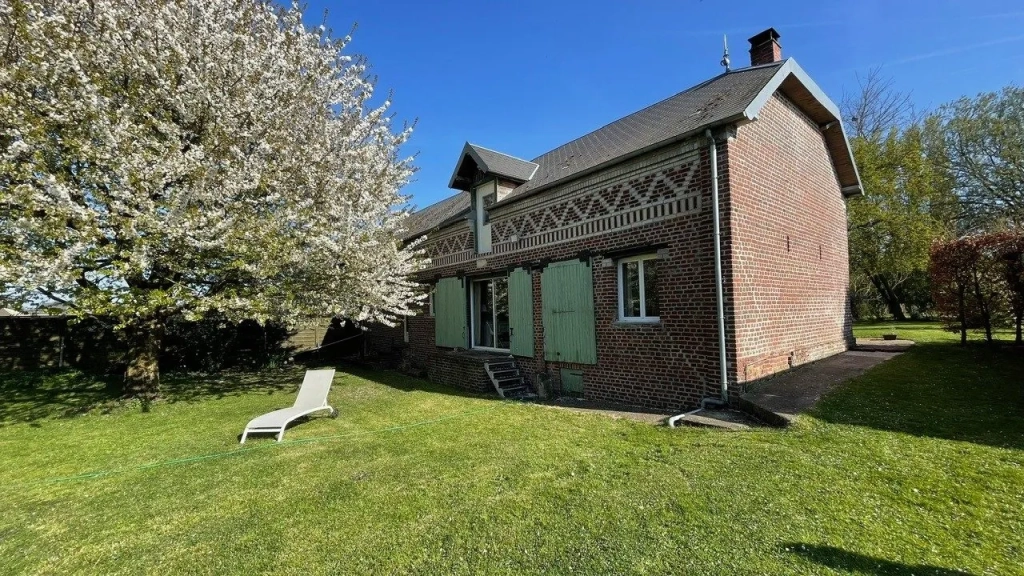 Maison à vendre à Mesnil-Saint-Nicaise avec jardin et dépendances