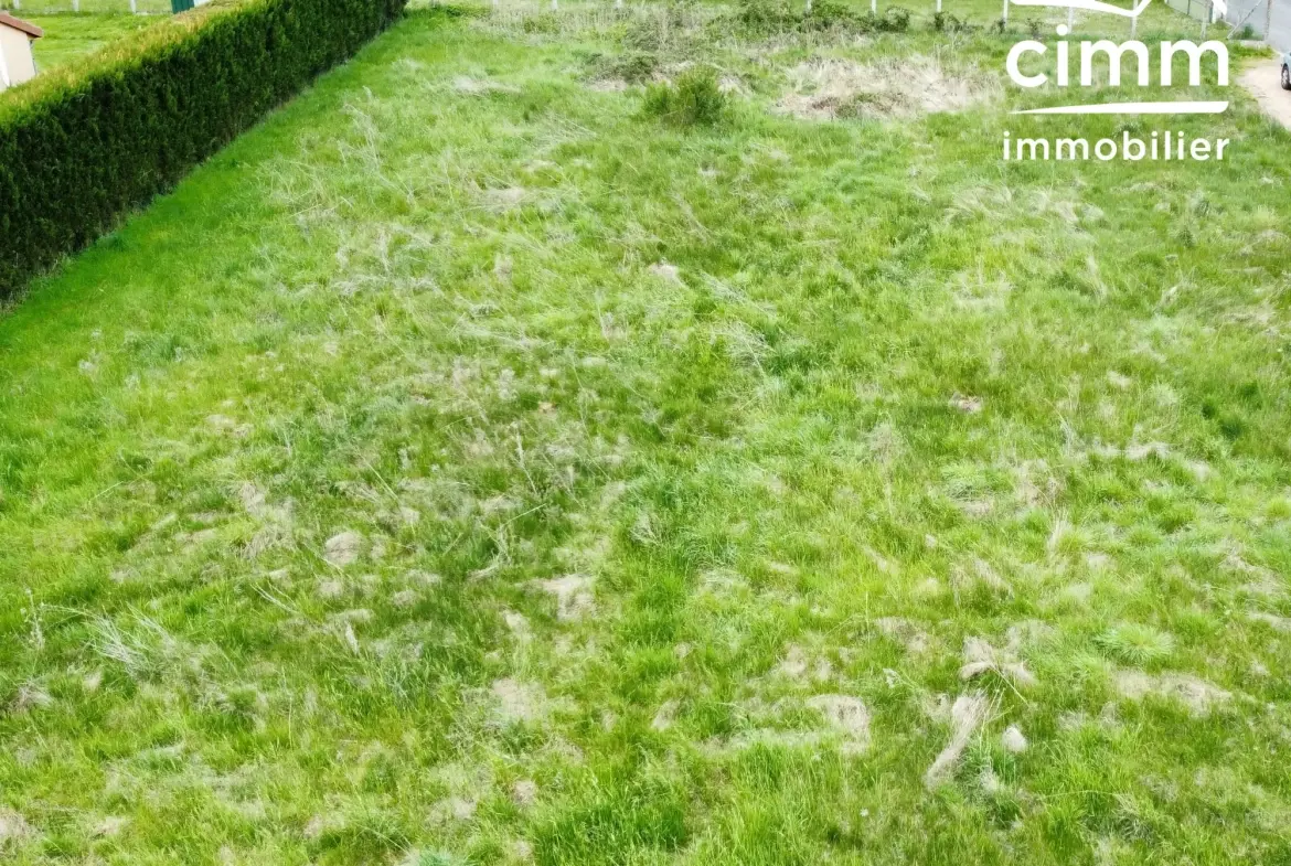 Terrain constructible à Marsac en Livradois - divisible et viabilisé, idéal pour construise ou investissement 