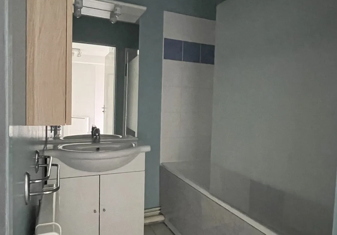 A vendre appartement 2 pièces de 54,07 m² à Pleurtuit avec parking, en bon état 