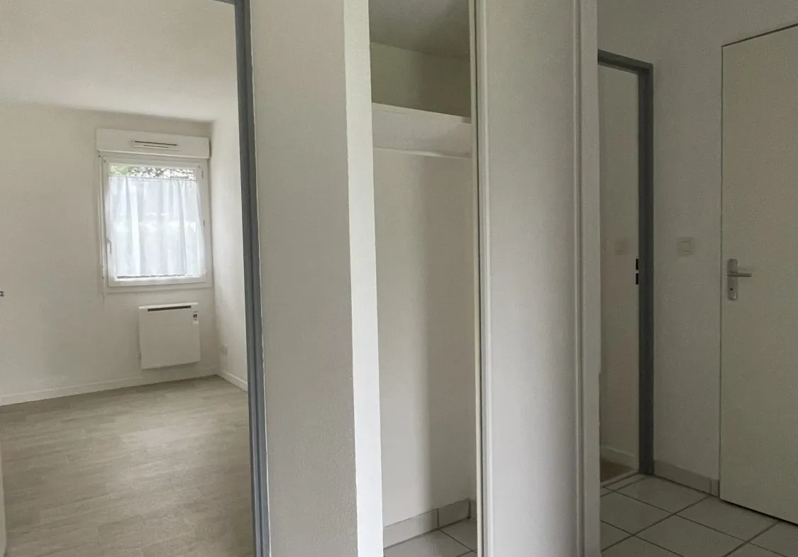 A vendre appartement 2 pièces de 54,07 m² à Pleurtuit avec parking, en bon état 