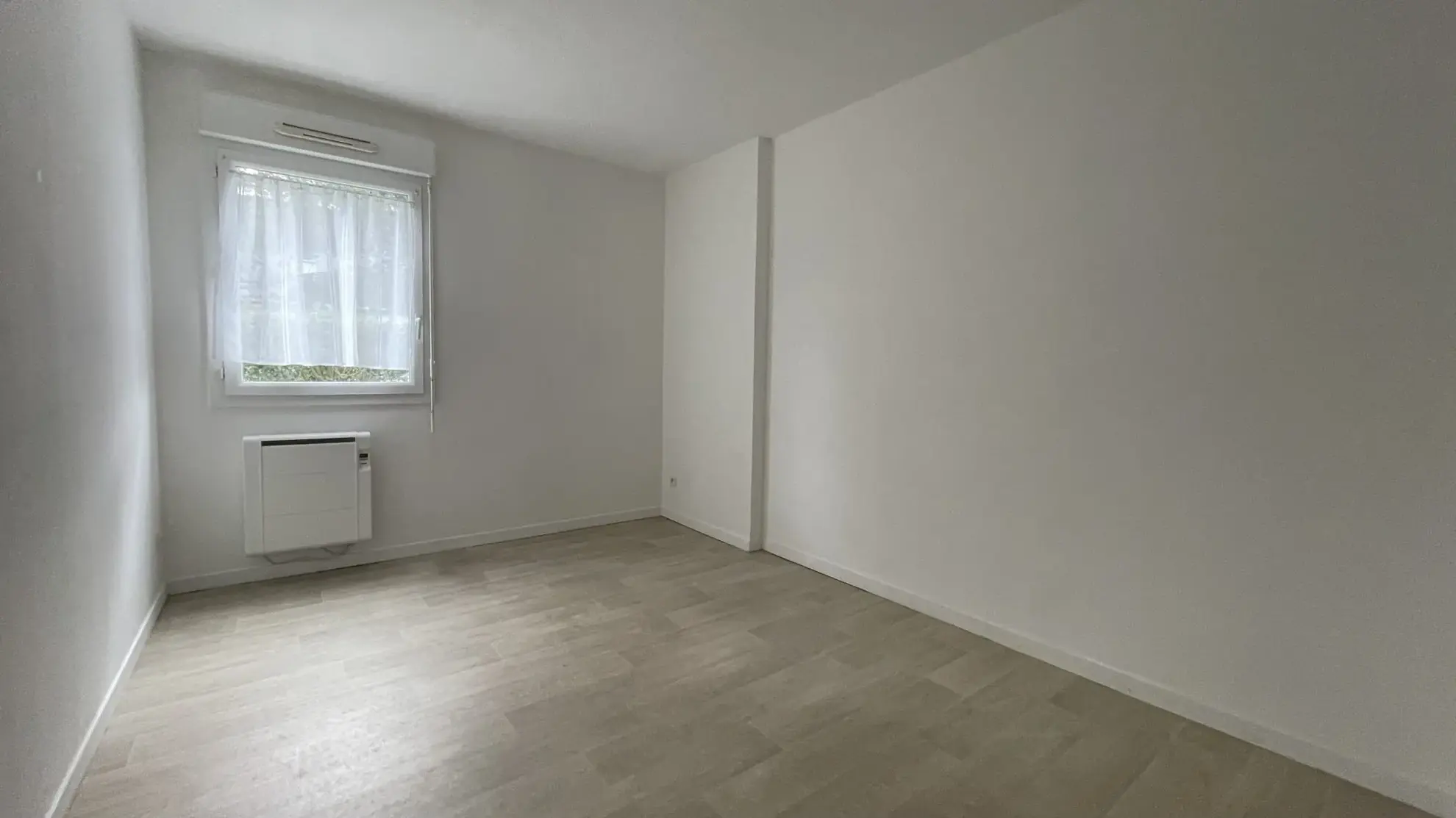 A vendre appartement 2 pièces de 54,07 m² à Pleurtuit avec parking, en bon état 