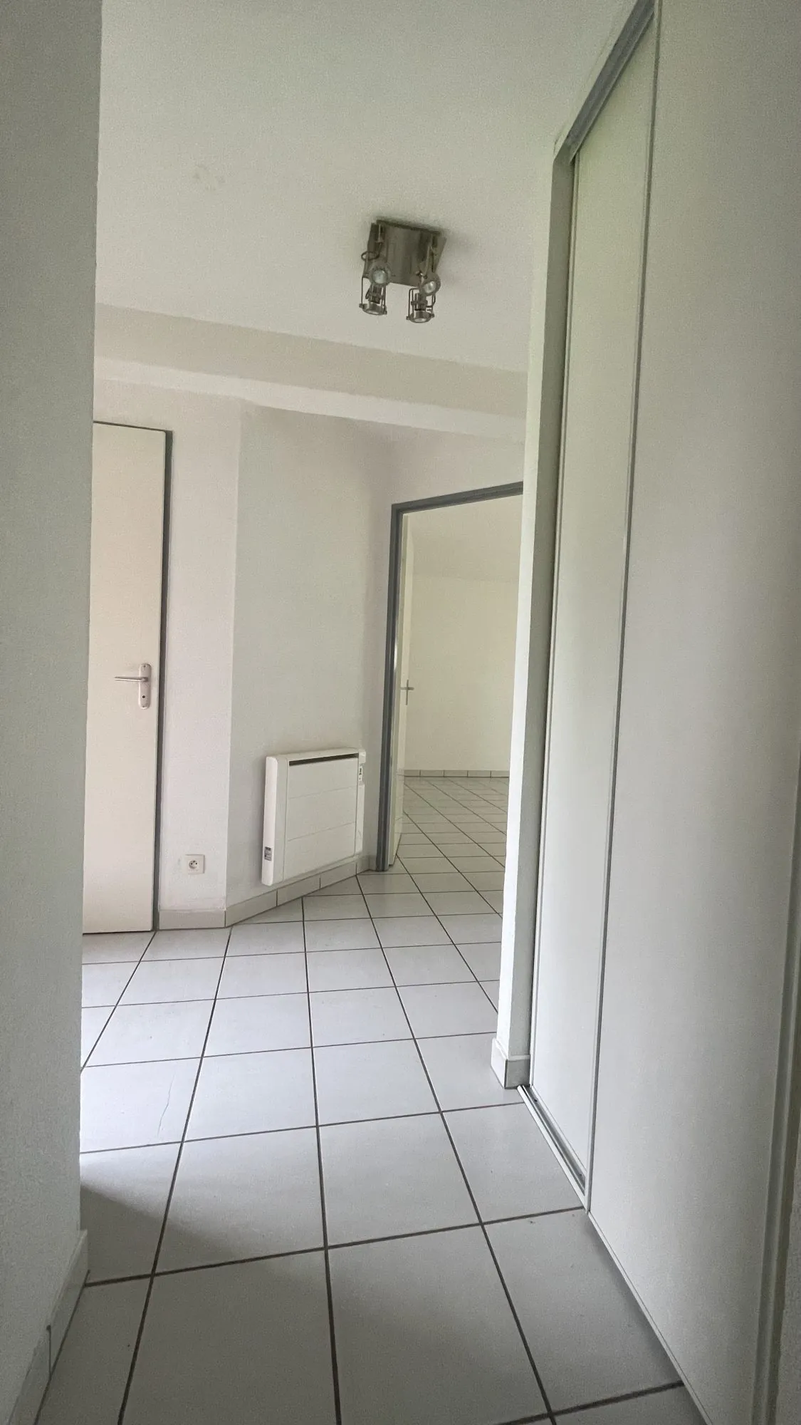 A vendre appartement 2 pièces de 54,07 m² à Pleurtuit avec parking, en bon état 