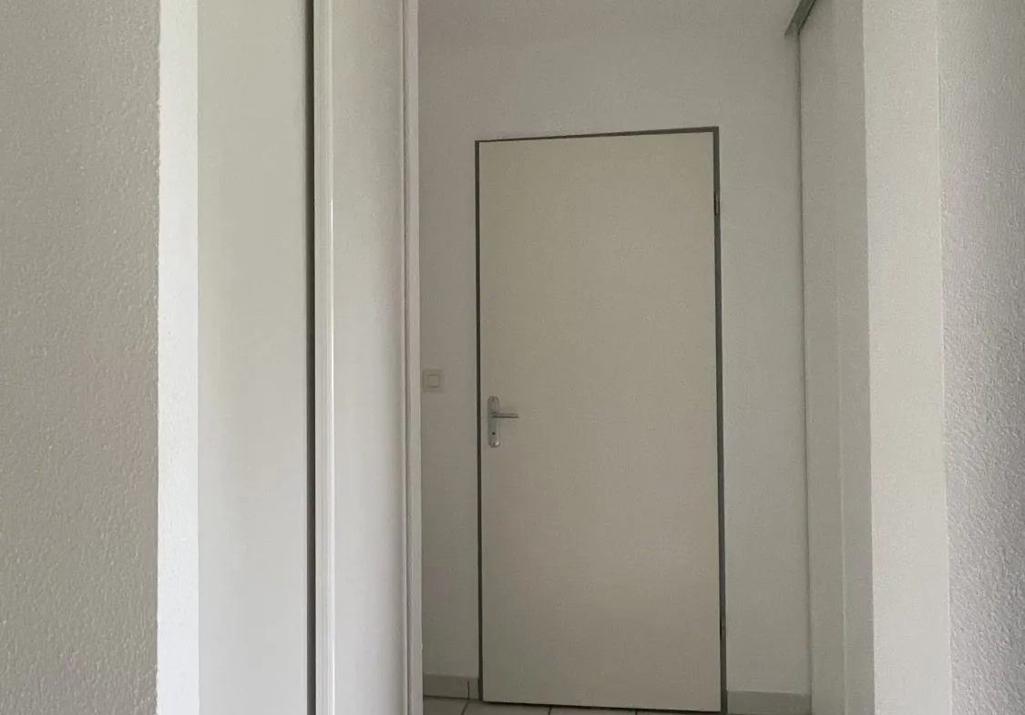 A vendre appartement 2 pièces de 54,07 m² à Pleurtuit avec parking, en bon état 