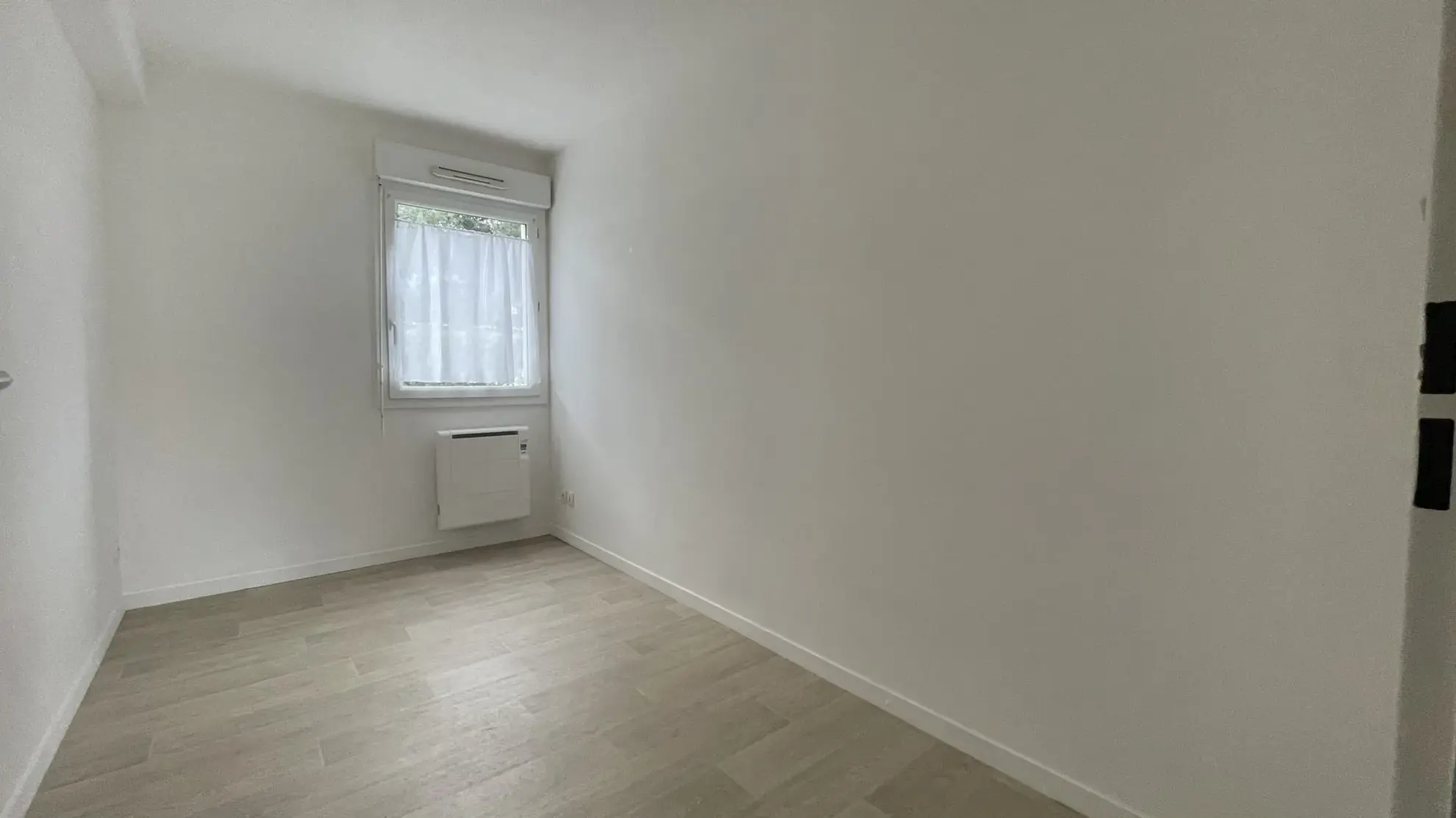 A vendre appartement 2 pièces de 54,07 m² à Pleurtuit avec parking, en bon état 