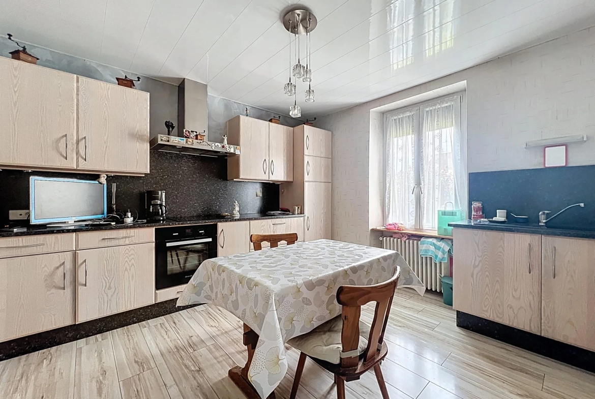 Maison à vendre à Audincourt de 116 m² avec terrain de 12 ares, à rénover 