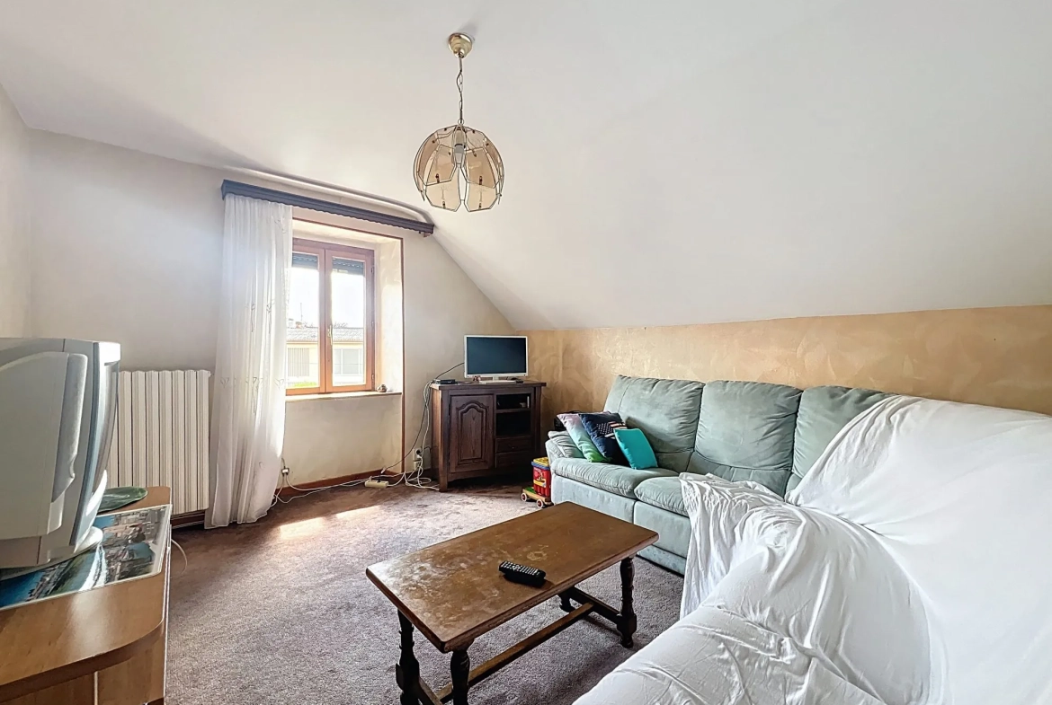 Maison à vendre à Audincourt de 116 m² avec terrain de 12 ares, à rénover 