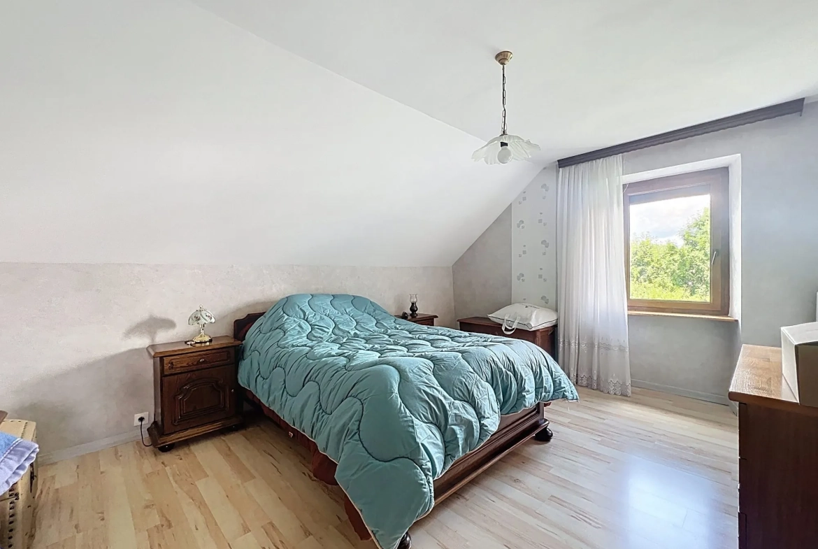 Maison à vendre à Audincourt de 116 m² avec terrain de 12 ares, à rénover 